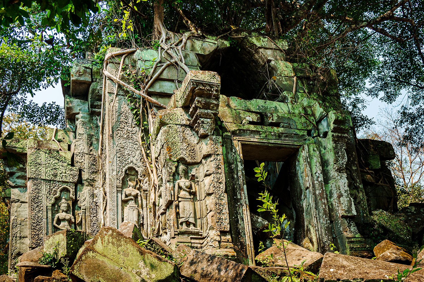 Jihovýchodní gopura Beng Mealea